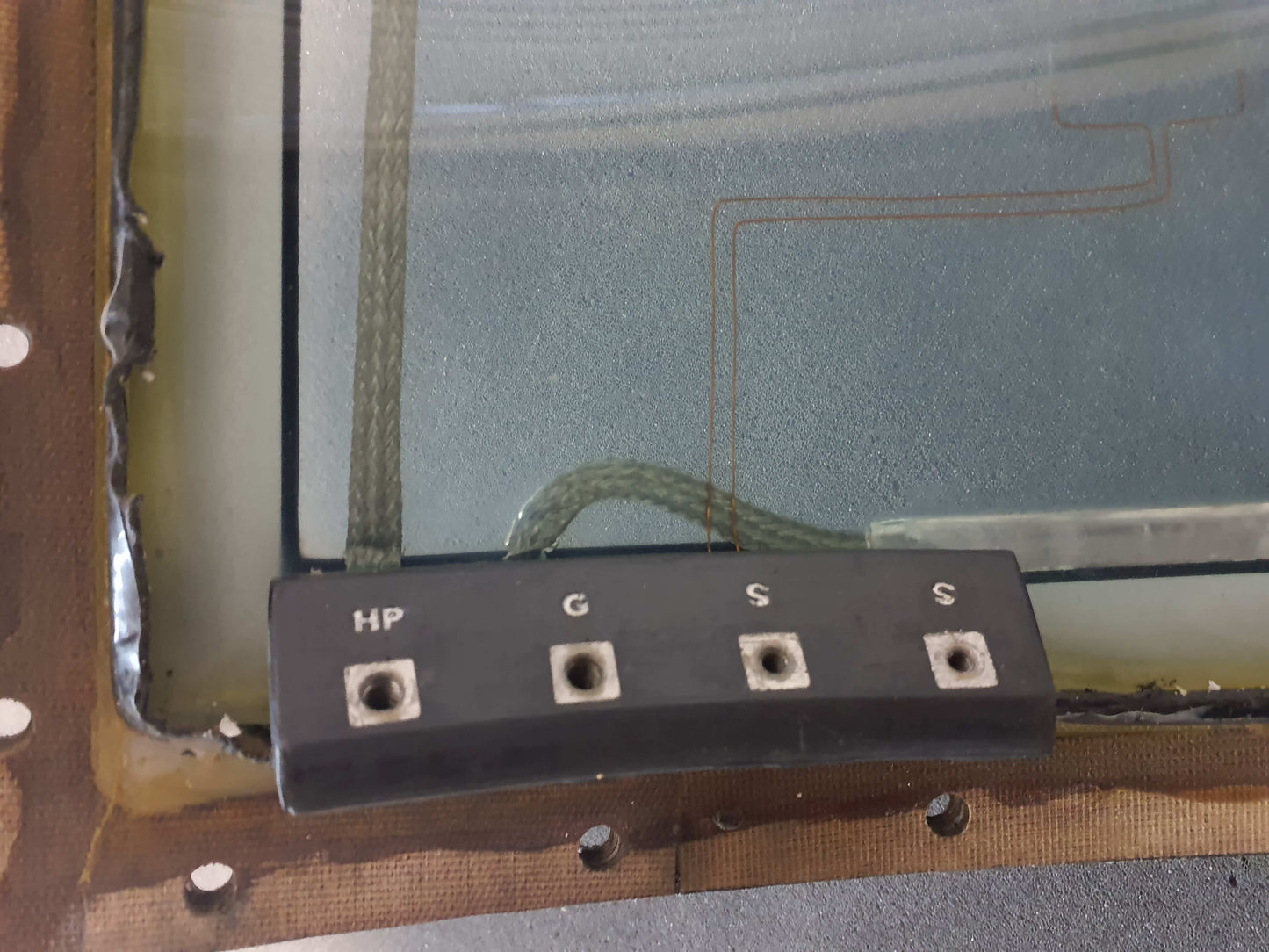 101-384025-23 LH WINDSHIELD - REPAIRED
