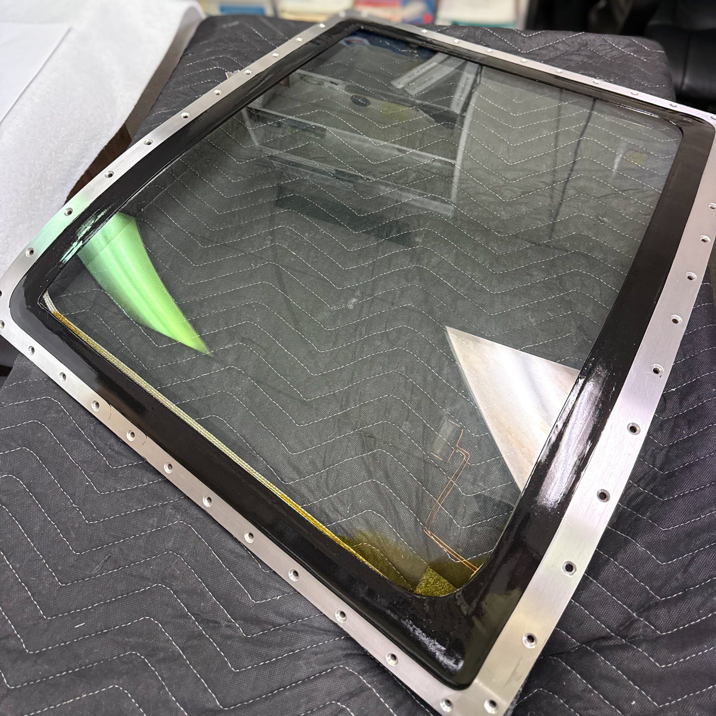 101-384025-24 RH WINDSHIELD - FAA 8130