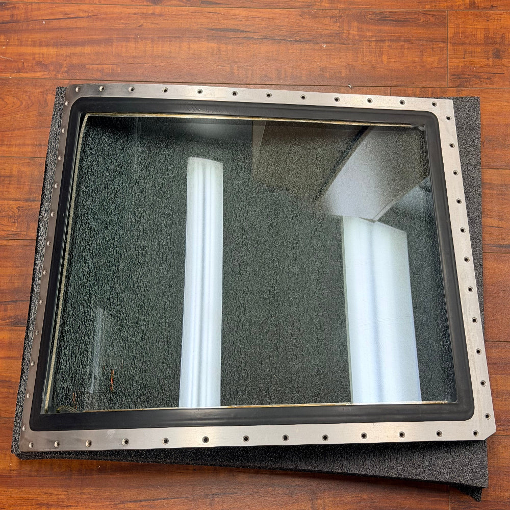 101-384025-24 WINDSHIELD RH COPILOT