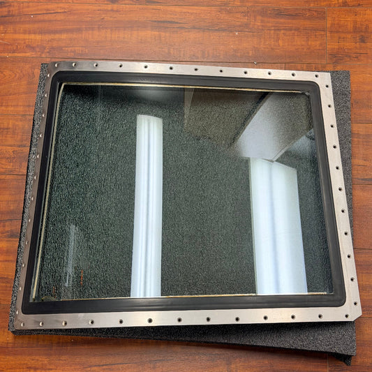 101-384025-24 WINDSHIELD RH COPILOT