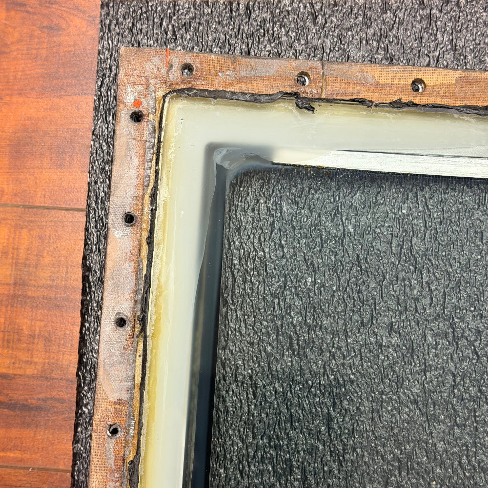 101-384025-24 WINDSHIELD RH COPILOT